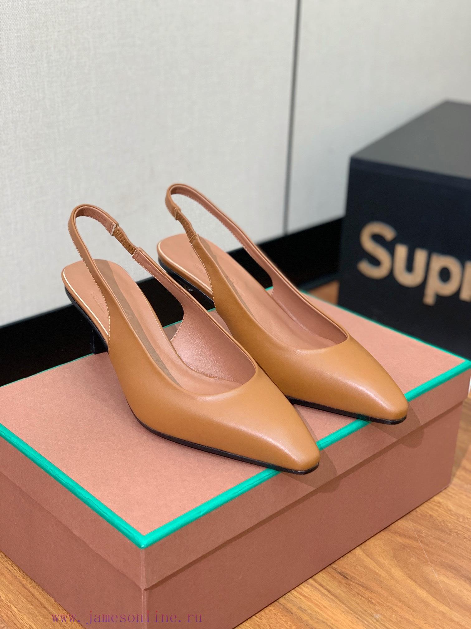 γκρι σουεντ φλατ μποτες over the knee | The Minimalist Style Of Loro Pia * A Rear Air Sole Is A Very Durable Style And It Is The King O rldae2vq | πωσ ανοιγω στενα παπουτσια - Image 6