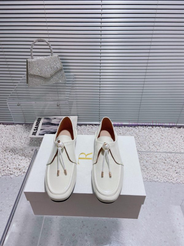 παπουτσια καλοκαιρινα για αγορια | Top Of The Line The Row New Simple And Fashionable Pearl Lace Up Wrinkled Patent Leather Single 3669uft6 | λευκο μποτακι bershka