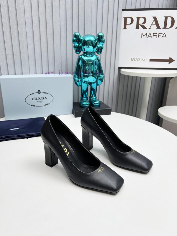 μποτακι μπορντω με τακουνι και φερμουαρ | In 2025 SSS Launches Prada's Latest Collection Of Long And Short Boots Sandals Slim Heels Backl dsfpu7xz | παντόφλες σκυλάκια