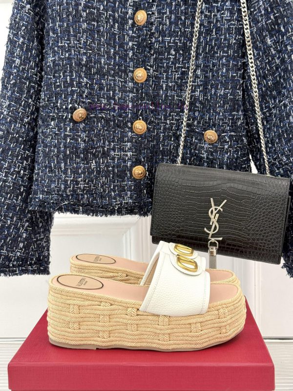 παντοφλες με σκρατσ | Valentino | Valentino 25s Spring/SummerNew V-button Thick Soled SlippersClassic V-buckle Elemen ls827u3w | βραχλιώτης μπότης αντώνιος