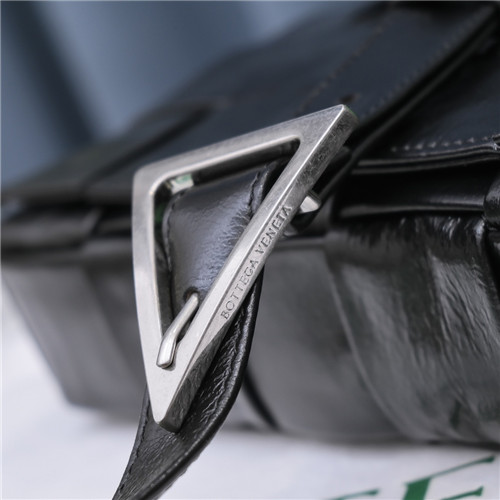 bottega veneta bv cassette bag - Image 4