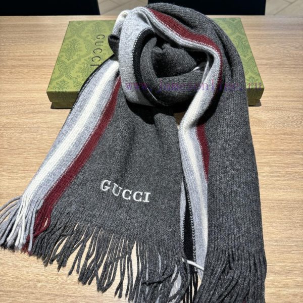 Gucci, high-end wool knitted scarf! This men's design is formal, casual, and very classical.fswdmzqd - Image 6