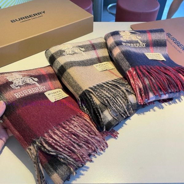 The classic design of the popular double faced cashmere is perfect, and the looming Burberryj9ithlhe - Image 3