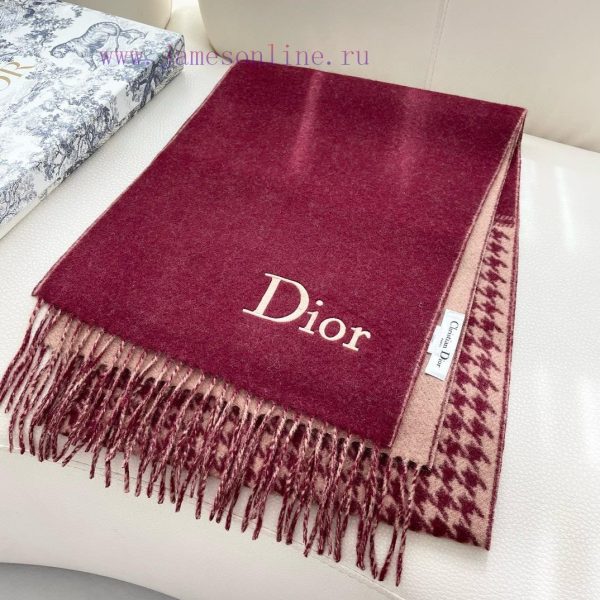 Dior celebrity's classic DD scarf will never go out of style, and it's super versatile and snn3zla7v - Image 4