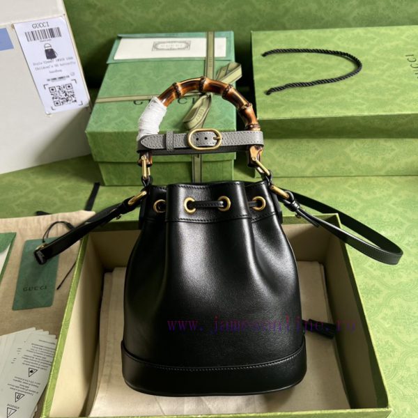 Gucci . The GG mini bucket bag combines two recognizable brand elements, a bamboo handle and 8trqkijd - Image 3