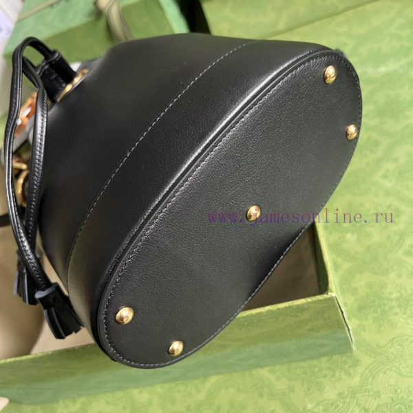 Gucci . The GG mini bucket bag combines two recognizable brand elements, a bamboo handle and 8trqkijd - Image 4
