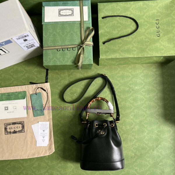 Gucci . The GG mini bucket bag combines two recognizable brand elements, a bamboo handle and 8trqkijd - Image 10
