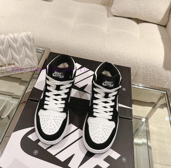 WoolAir Jordan 1 Mid Autumn/Winter Mid Top SneakersAJ's classic shoe style remains unchanged51nxqy27
