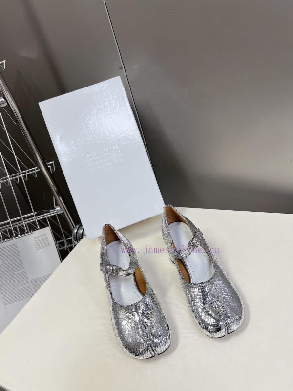 Maison Margiela MM6 tabi split toe shoes2024 New Product Best Buyer Purchasing 11 Perfect Rekjl1dj46