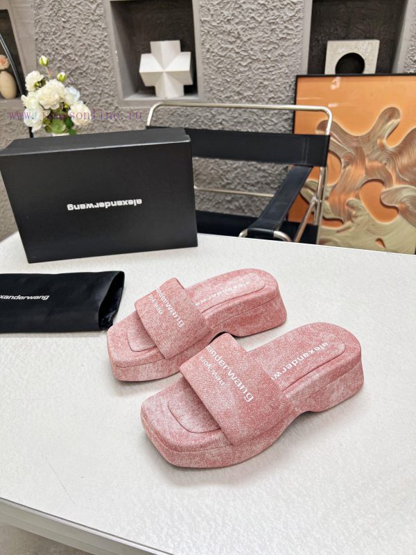 Alexander King 24's new thick soled slippers are a pair of shoes full of street feel, with txbbezdro - Image 5