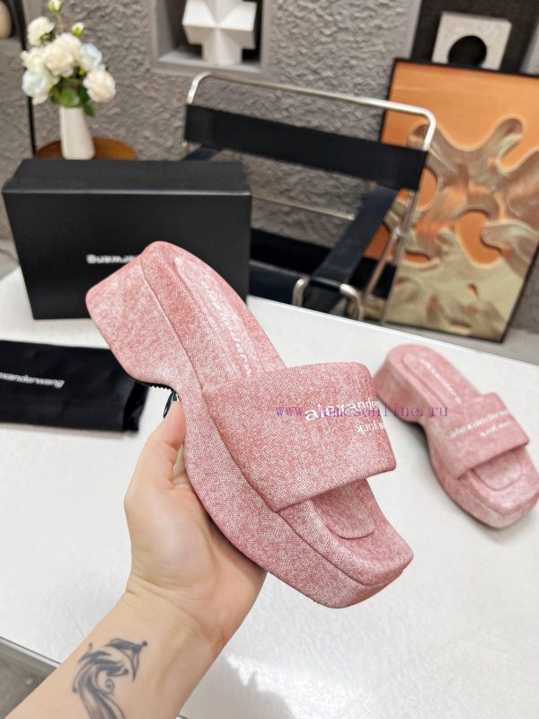 Alexander King 24's new thick soled slippers are a pair of shoes full of street feel, with txbbezdro - Image 6