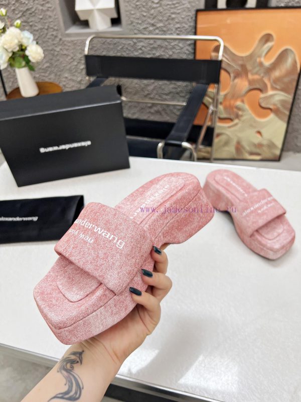 Alexander King 24's new thick soled slippers are a pair of shoes full of street feel, with txbbezdro - Image 7