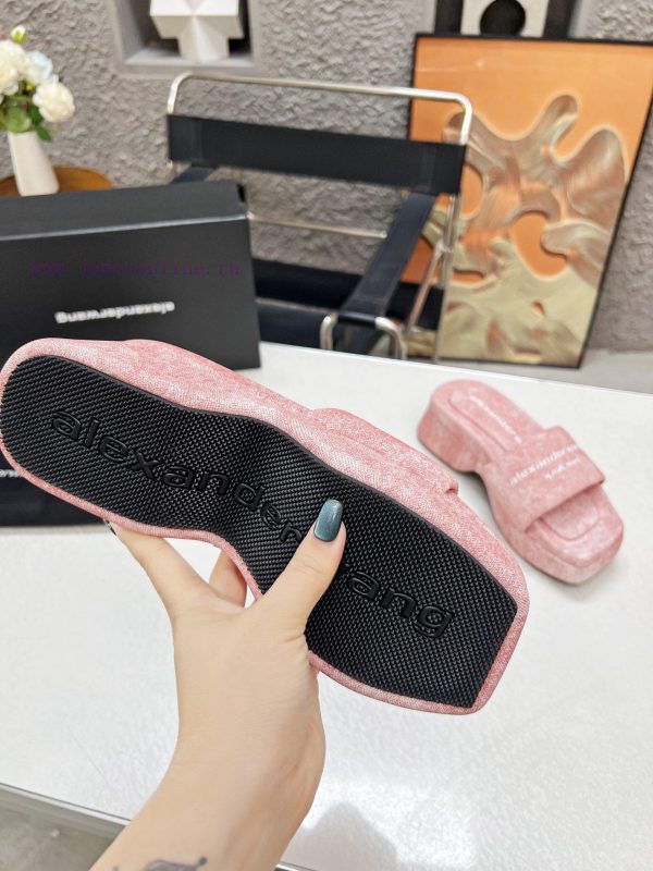 Alexander King 24's new thick soled slippers are a pair of shoes full of street feel, with txbbezdro - Image 10