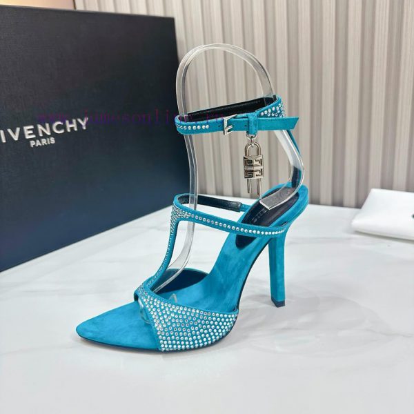 2024 SSS launches GIVENCHY spring/summer collection - the brand's iconic retro elegance contq4ibmz4p - Image 6