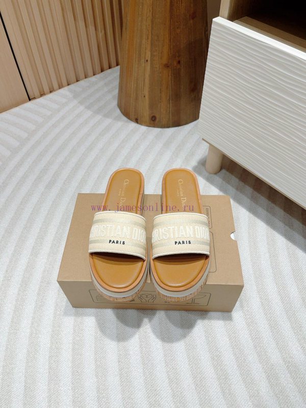 -24Ss new Dior Riviera Dway embroidered thick soled slippers in jelly colorThis Dway thick ssmbtya5n