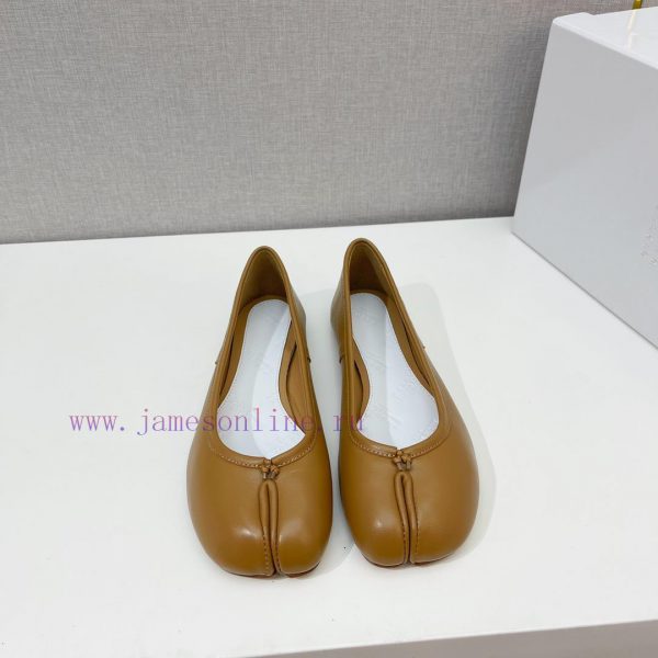 Upgraded version, MaisonMargiela Martin Margiela, a classic split toe single shoe Half a trazr9q0llk