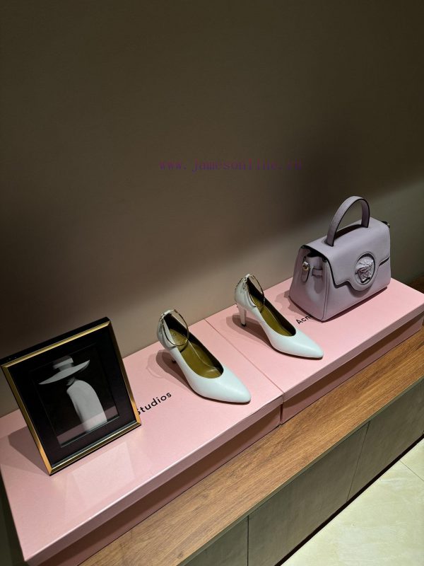 The mostFendi 24ss Fendi Series Double FF Square Head High Heel SandalsFeaturing a tapered ti5rxucpj