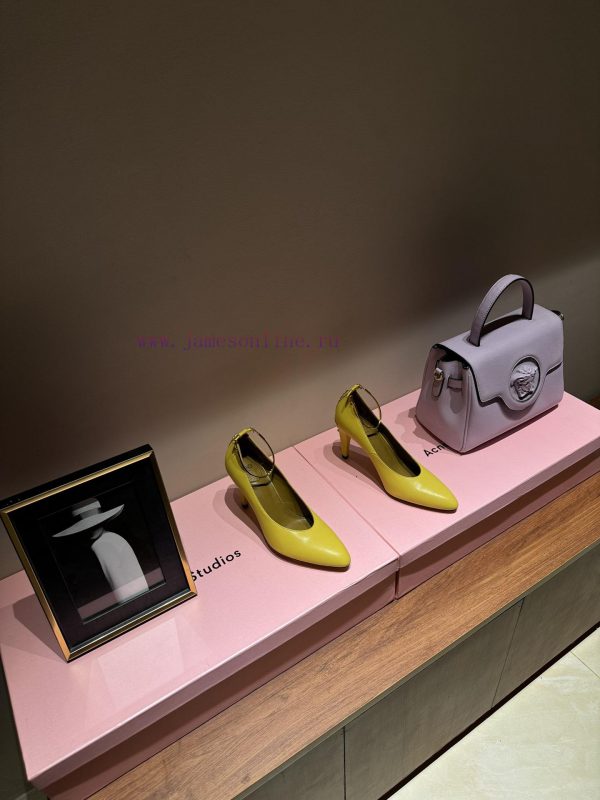 The mostFendi 24ss Fendi Series Double FF Square Head High Heel SandalsFeaturing a tapered tkh80supm
