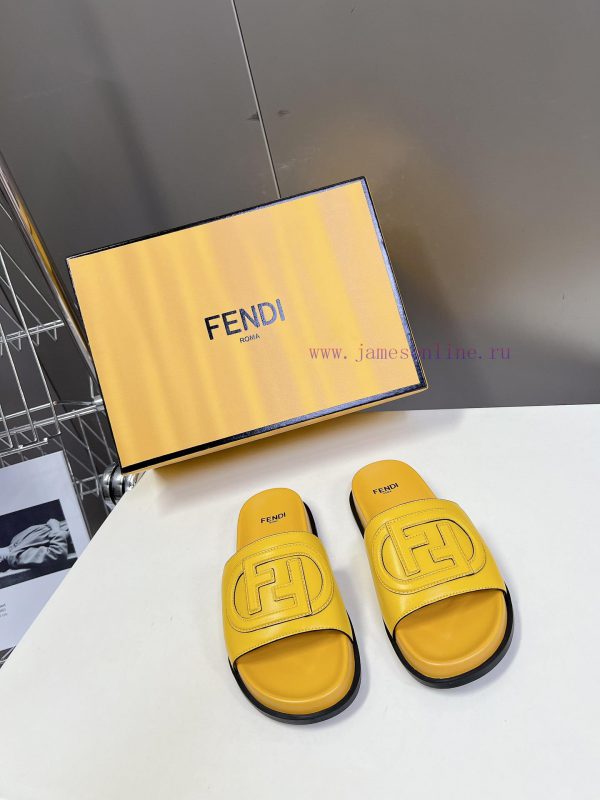 Top of the line original FENDI flat slippers, with brown original cowhide on the upper and F6c2g2yvv