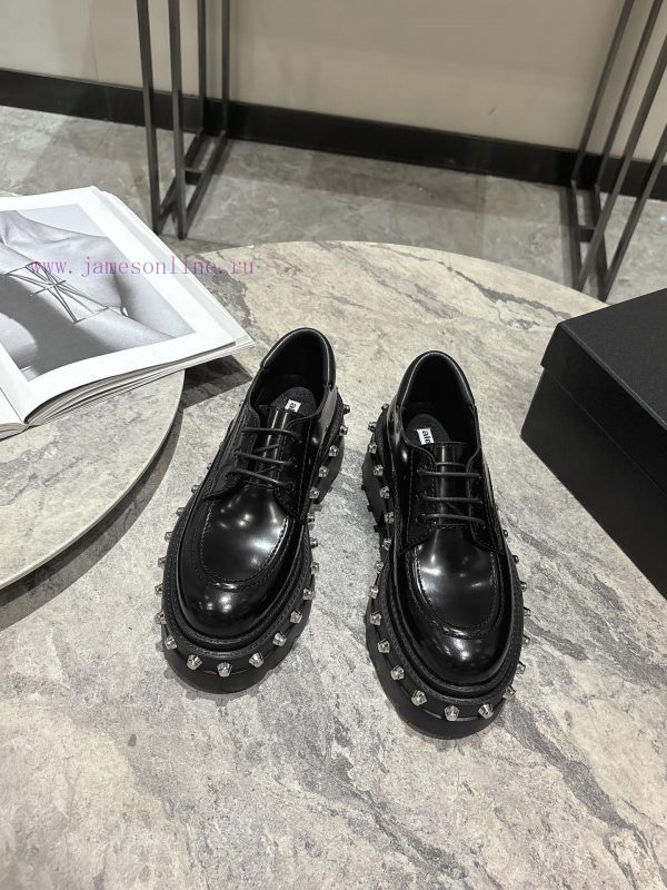 Alexander Wang's thick soled loafers, studded loafers, lace up Martin boots, and short boots13he8ol8