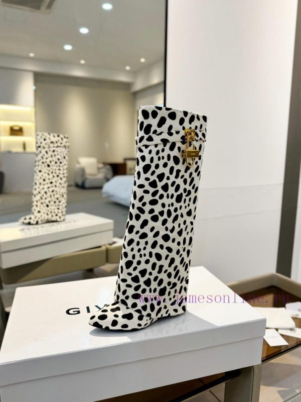 Price "Authentic customizationGIVENCHY0/????? New high-heeled boots, the latest in the markeyur33xx0