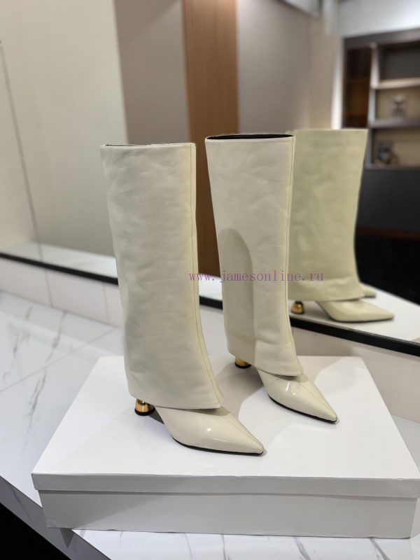 VANDA NOVAK is a brand from Italy that covers the entire networkTook 3 months to developUniqxx1a8w8l
