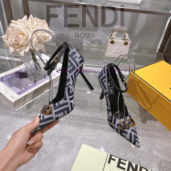 ????? | Fendi 2025 runway new single shoes━━━━━ FENDI━━━━━Fendi's latest popular metal strapanzxbrd7 - Image 4