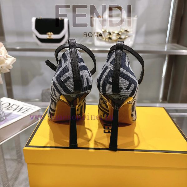 ????? | Fendi 2025 runway new single shoes━━━━━ FENDI━━━━━Fendi's latest popular metal strapanzxbrd7 - Image 10