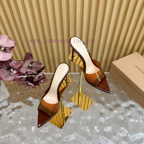 Gianvito Rossi 2024 Classic Pointed PVC Film High Heels Half Drag————————————Its appearance osb3im97